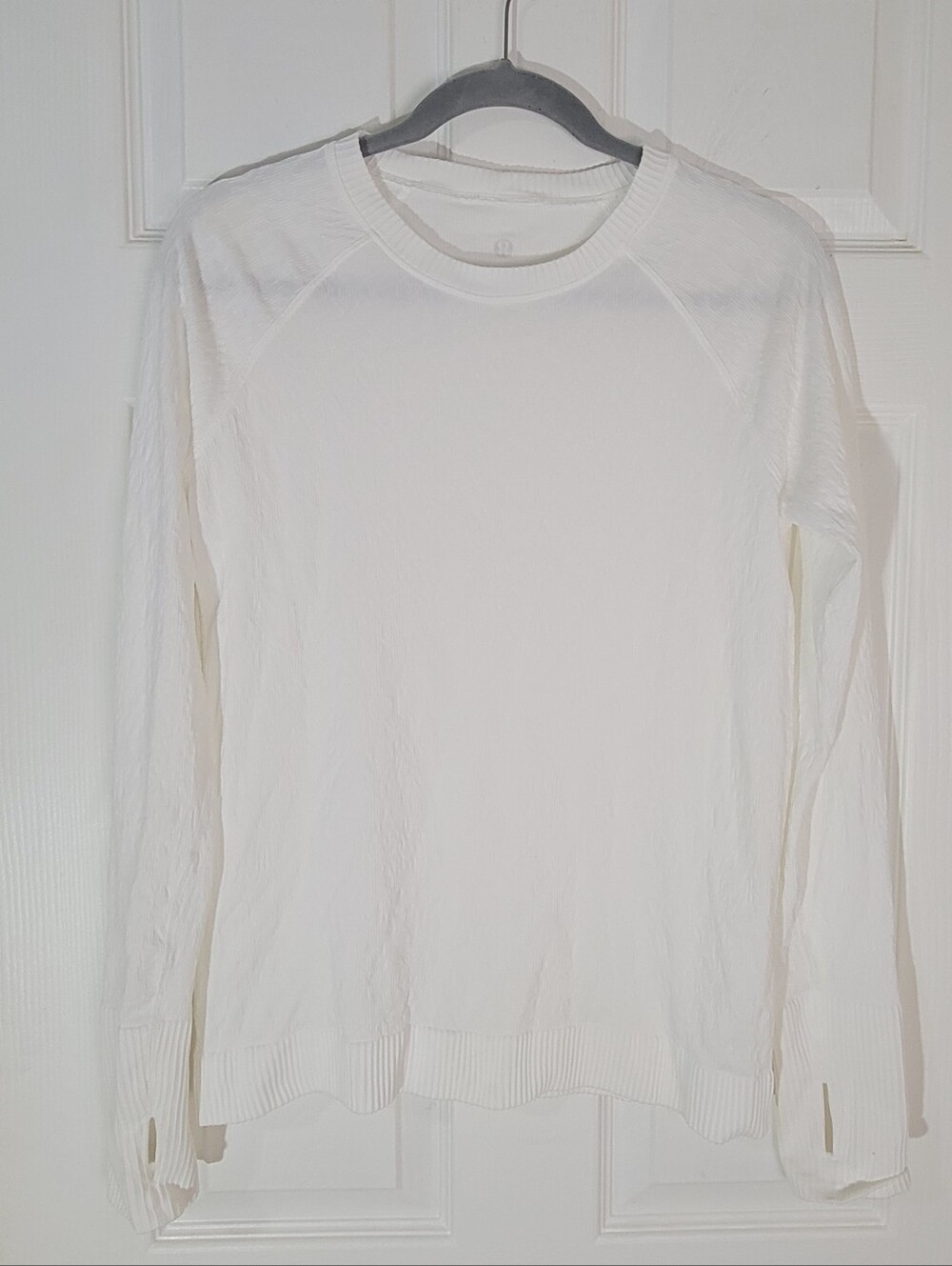 Lululemon Women’s White Long-Sleeved Knit sweater Size L